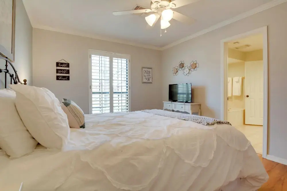 Luxe Home w/ Private Pool & Game Room in Vinita