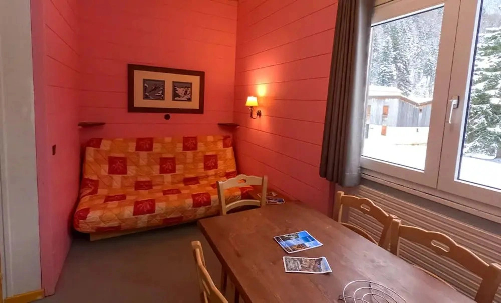 Large Stay Near Lelex Shops