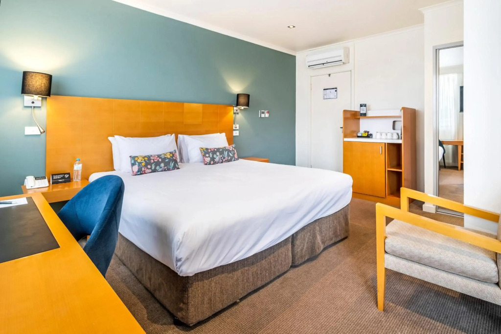 Nightelier Devonport Gateway Hotel