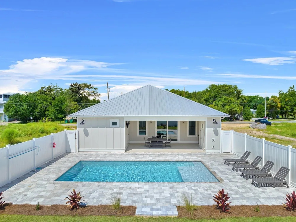 Brand New Home with In-ground Pool, Four Houses From Beautiful Laguna Beach