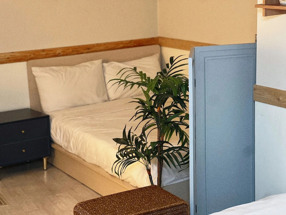 Jnineguesthouse