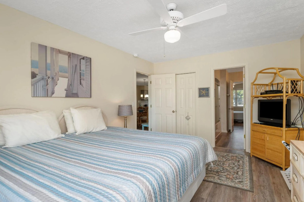 Pelican Palace by Oak Island Accommodations