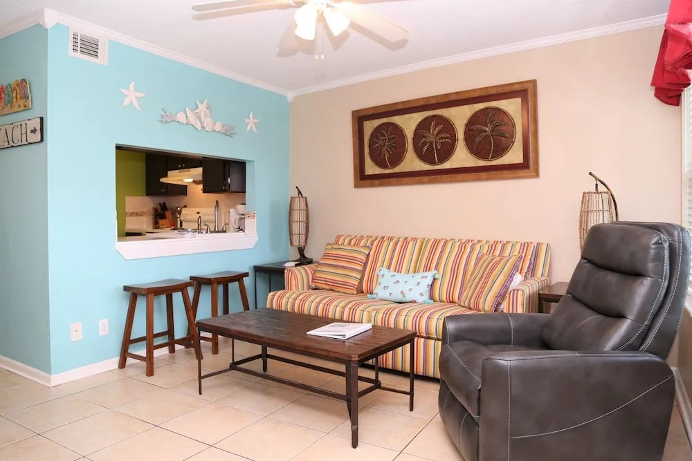Sea Breeze 211 2 Bedroom Condo by Redawning