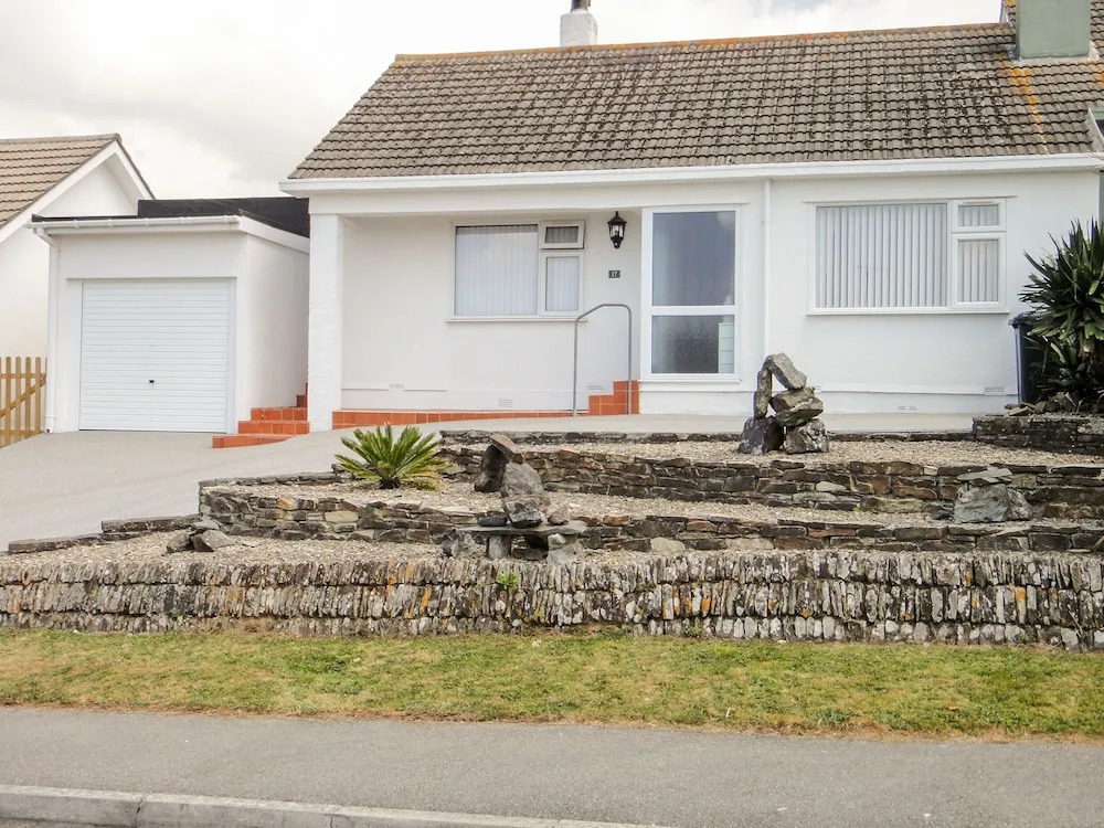 17 Greenbank Crescent
