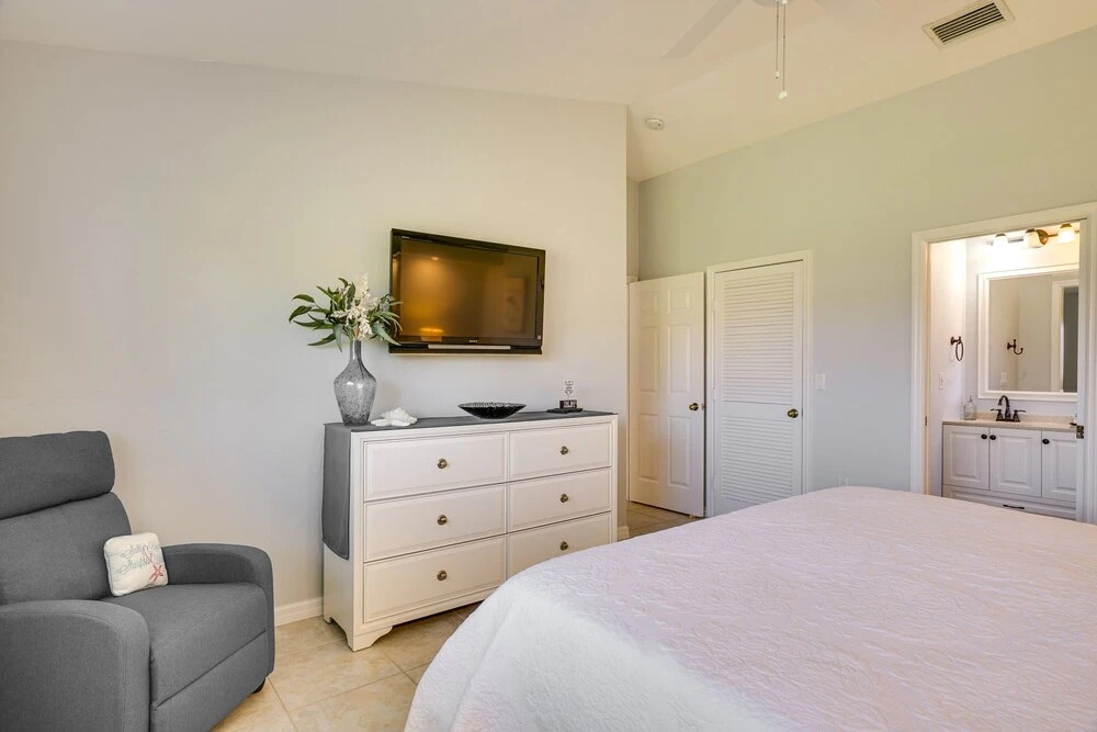 4 Mi to Downtown: Cape Coral Oasis w/ Pool + Lanai