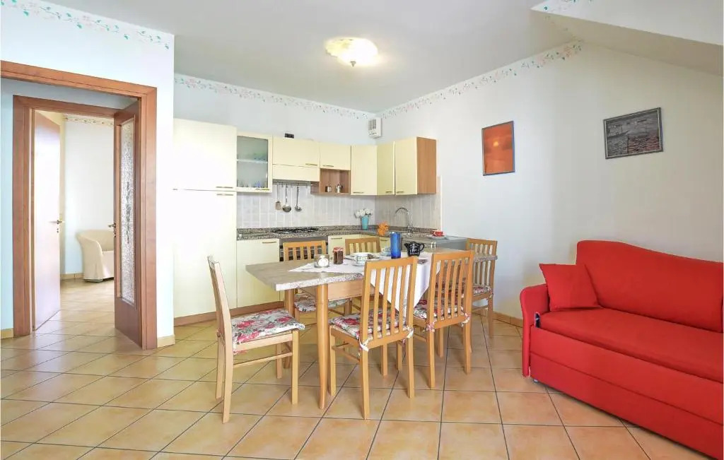 Beautiful Apartment in Jesolo With 2 Bedrooms, Wifi and Outdoor Swimming Pool