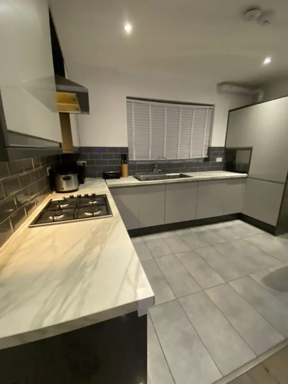 Charming 3-bed Apartment in London