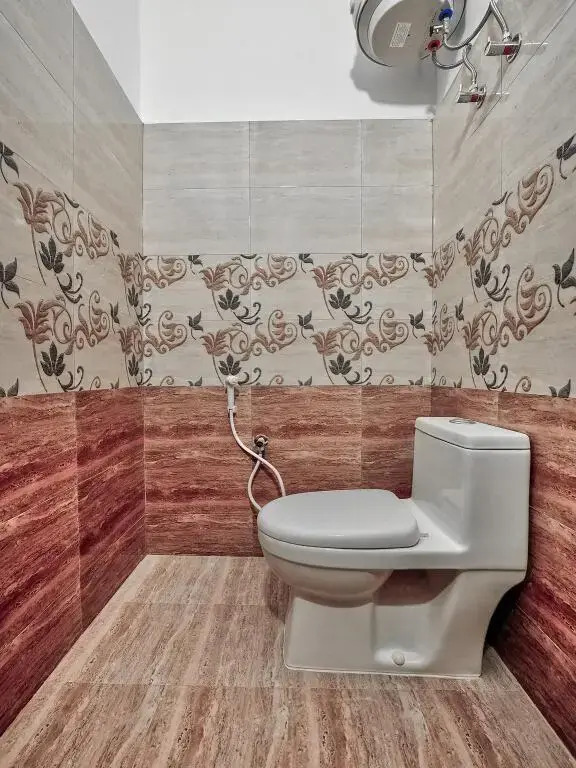Joliday Inn By OYO Rooms
