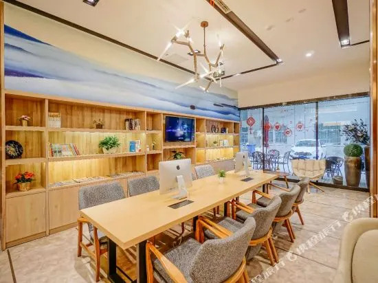 HanTing Premium Hotel (Nanjing Olympic Sports Center)