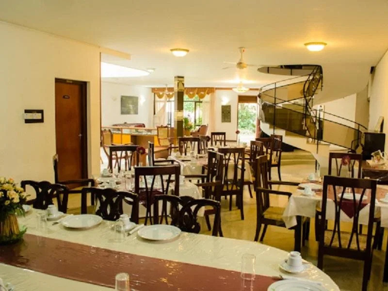 Hotel 12