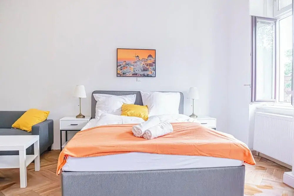 Comfy 4BR Apt Near AKH Hospital WiFi