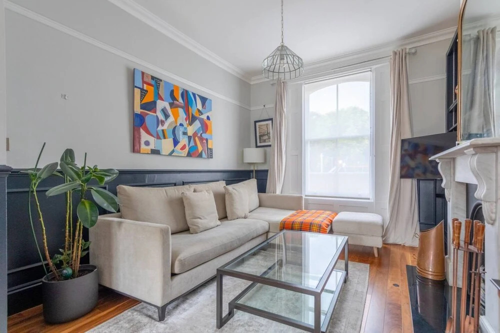 Stylish 2 Bedroom Home in Islington With Garden