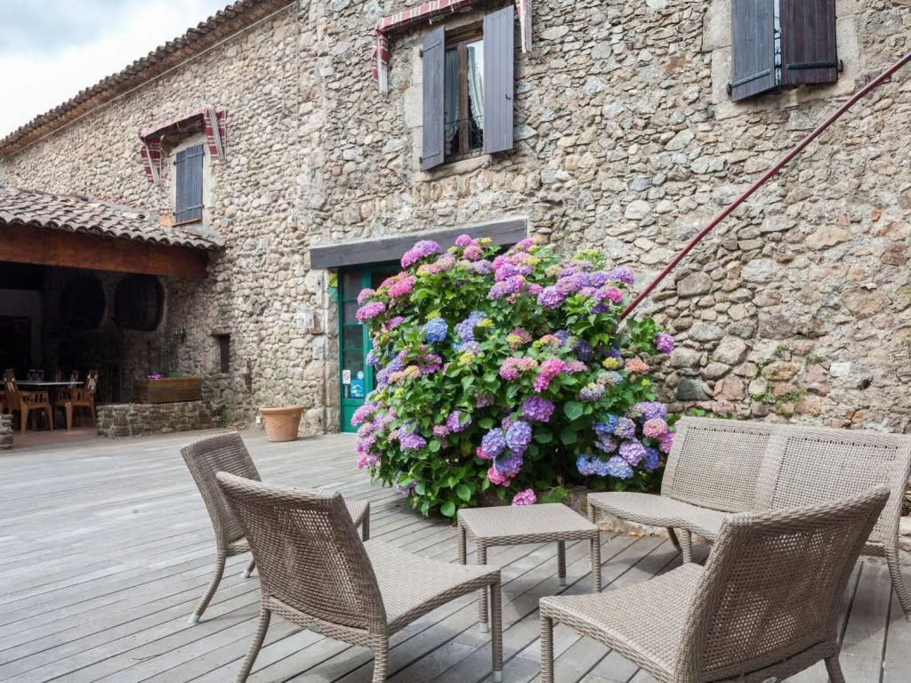 Logis Hotel Restaurant Auberge Du Peras