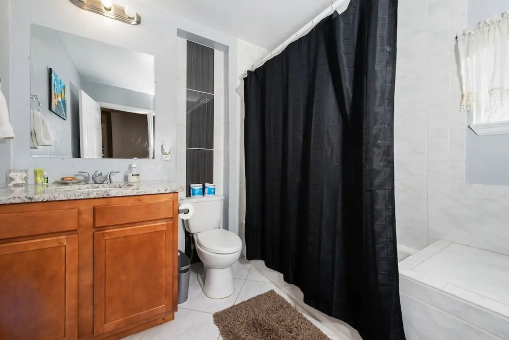 New Listing! Top-floor Gem W/ Outdoor Fireplace 4 Bedroom Duplex