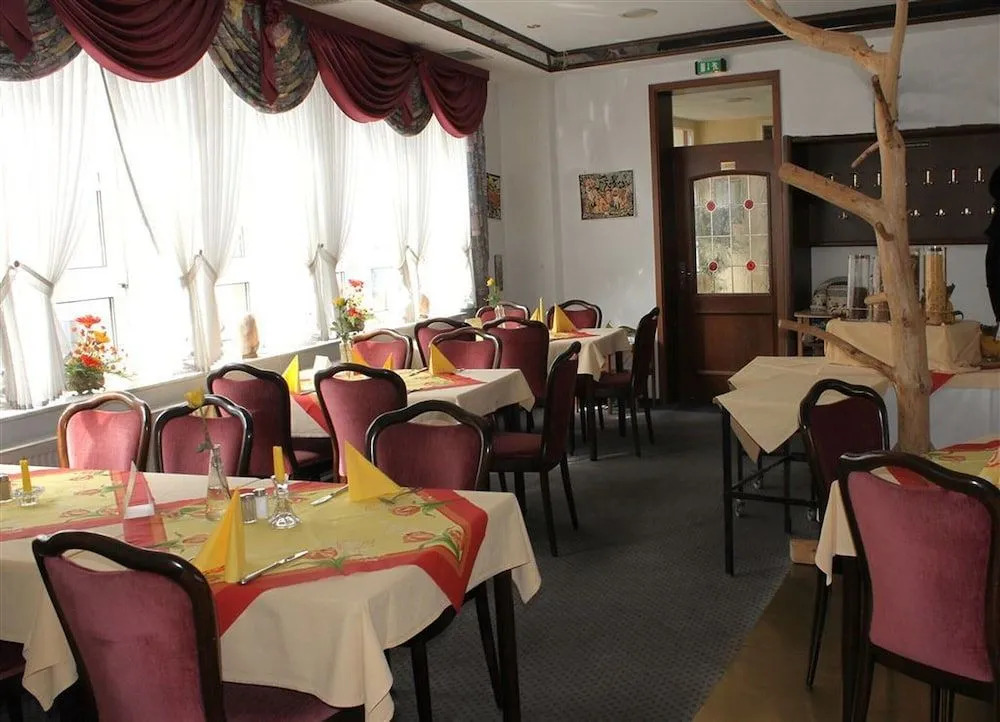 Hotel "Drei Rosen" OHG Regina & Hans - Peter Faßbinder