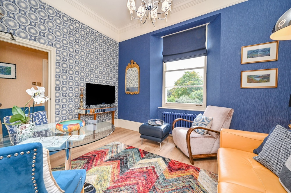 Muntham Apartment 4
