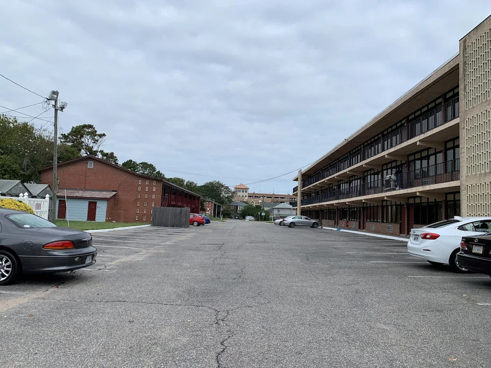 MacThrift Motor Inn