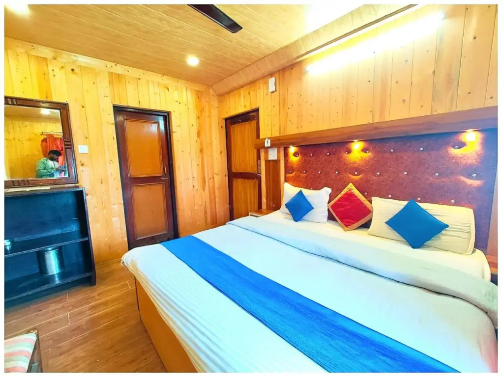 1 BR Boutique stay in Mall road, Nanital (761A), by GuestHouser