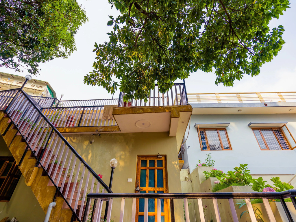OYO 14055 Home Exotic 1BHK Barlowganj