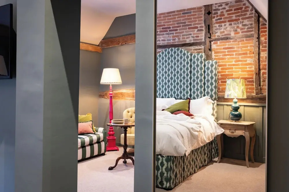 The Coat and Bear - A Heartwood Inn