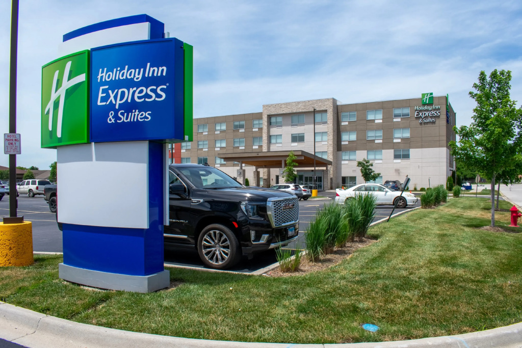 Holiday Inn Express & Suites - Yorkville by IHG