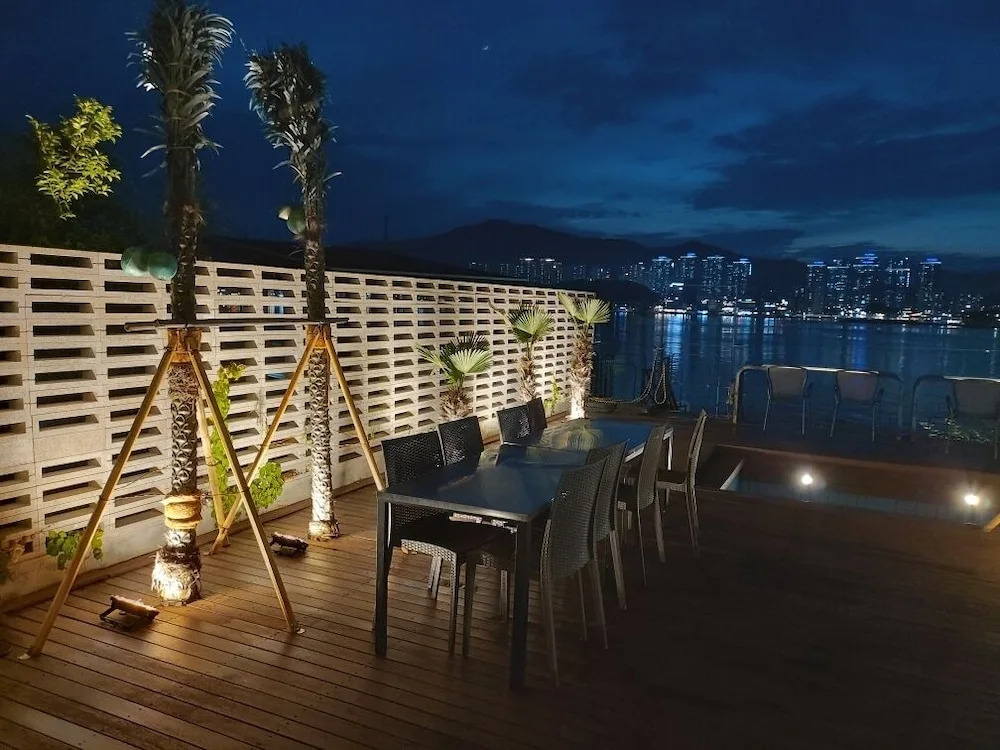 Daylight Lagomar Pension