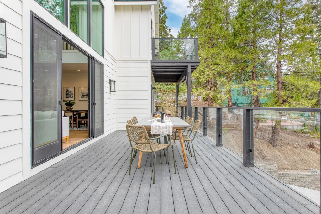 Luxury Retreat, 5mins to the Lake Game Room + Fire Pit Howlite by Avantstay