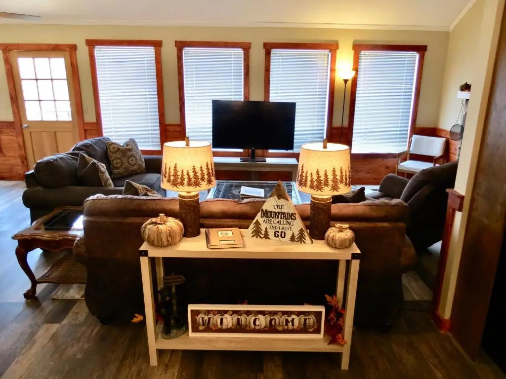 Million Dollar Views! 4 Bedroom, Sleeps 9, close to National Park and 5 mi to Gatlinburg!