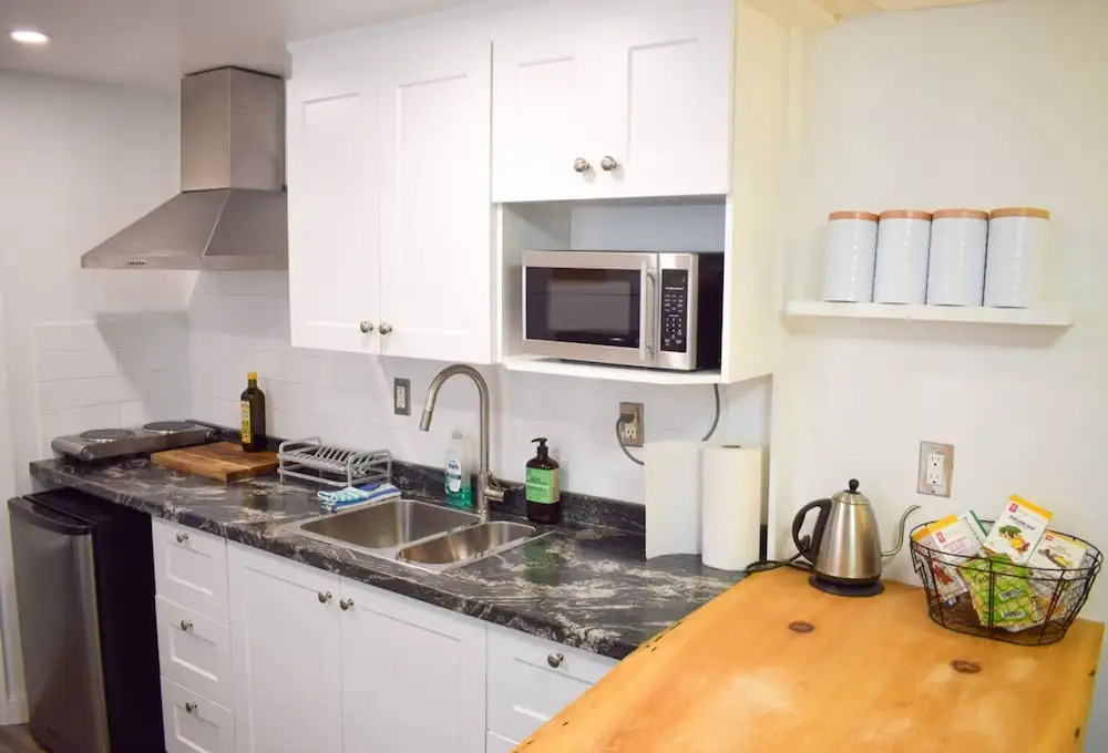 Convenient 1 Bedroom Lower Level Suite