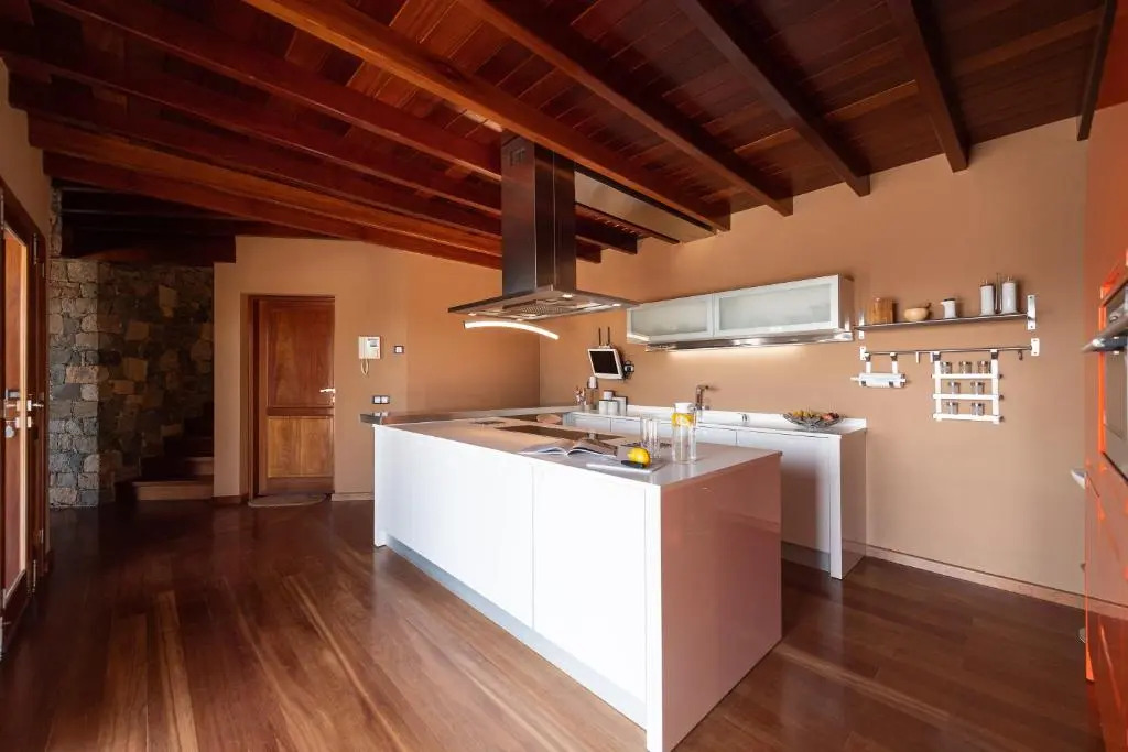Oasis Villa with swimming pool in 4000m2 garden