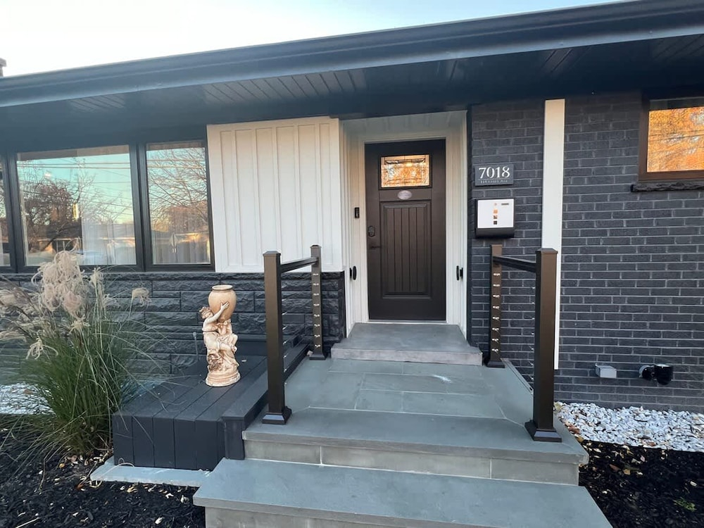 Casa 22 Luxury Modern 3BD 2BA Home in Skokie