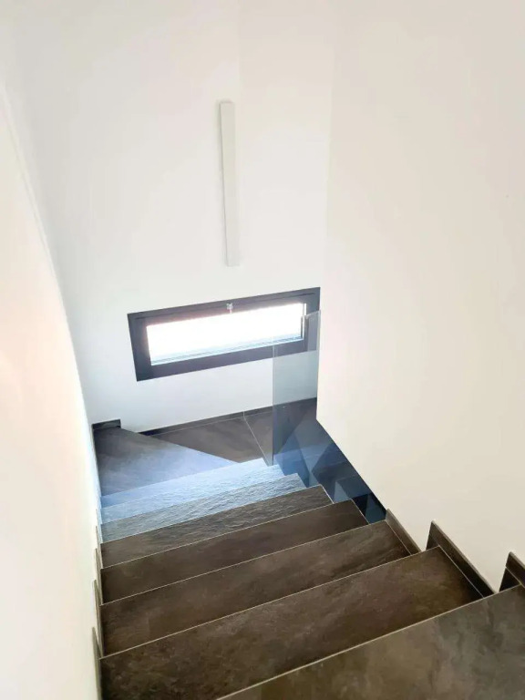 Glass House - Smart Rooms & Parking