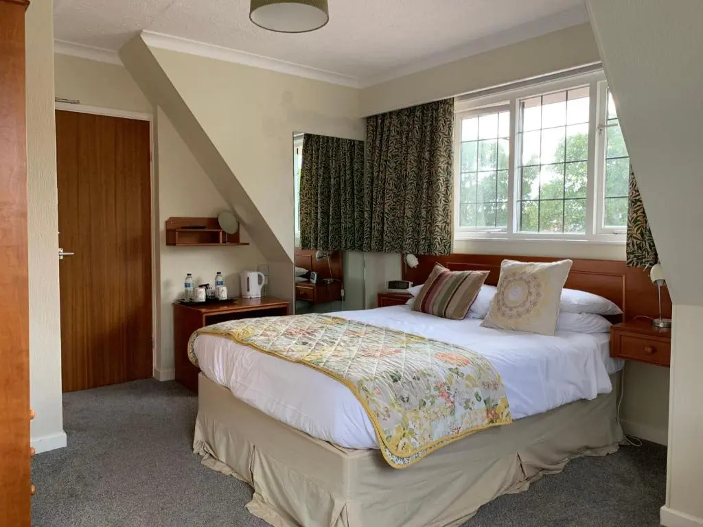 Knights Court Hotel