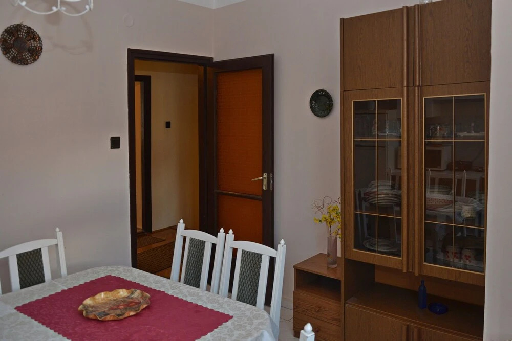 Sunbeam 3-bed Apartment in Eger
