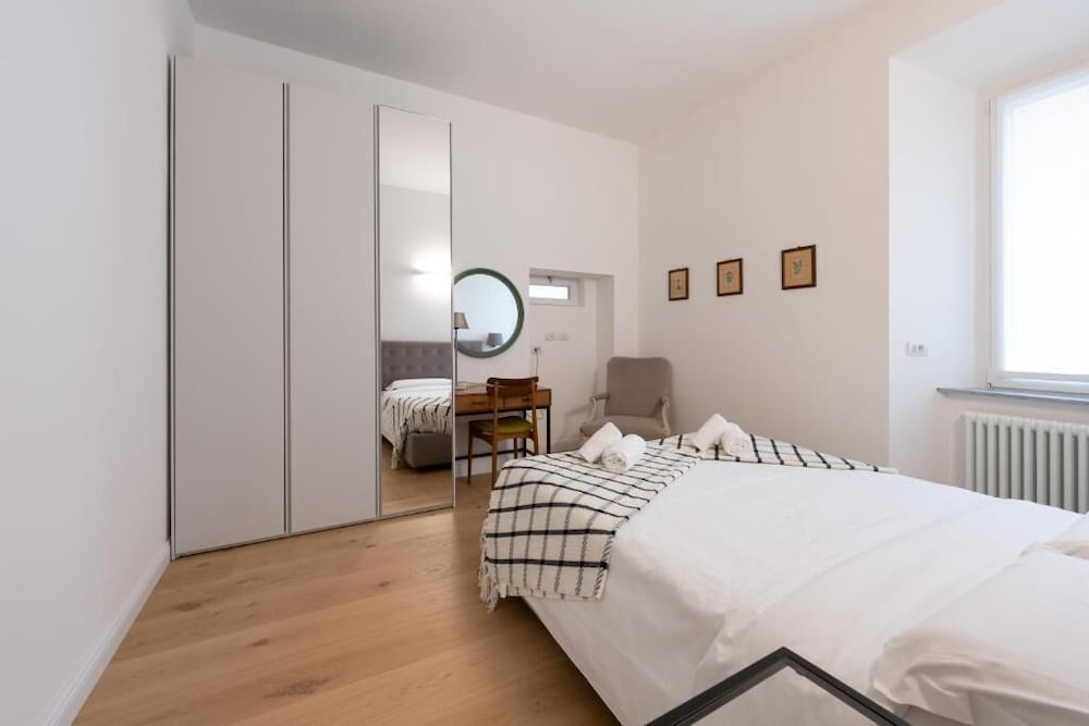 Cernobbio Center - Modern Apartment with Parking