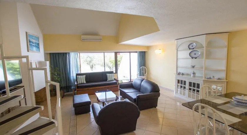 Moura Golf Village