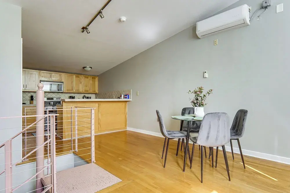 Stylish Downtown Loft: Rooftop Patio + 2 King Beds