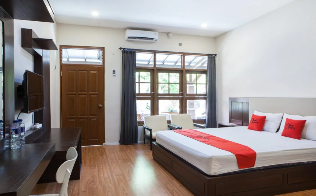 RedDoorz Plus near Mall Roxy Banyuwangi