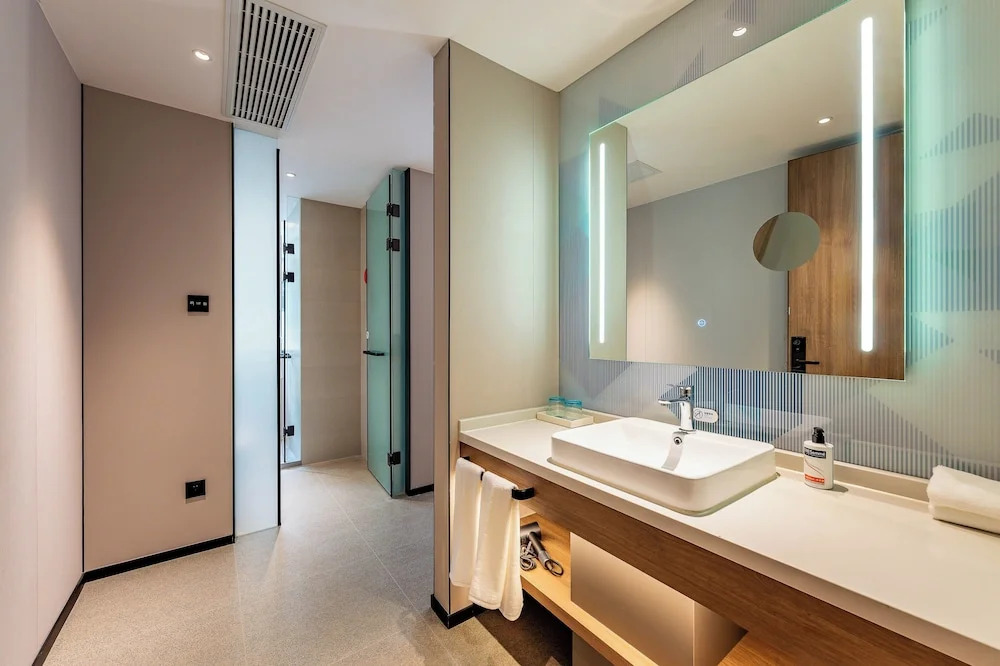 Holiday Inn Express Shanghai Jingan Temple by IHG