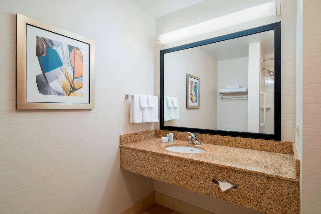 Fairfield Inn & Suites by Marriott State College