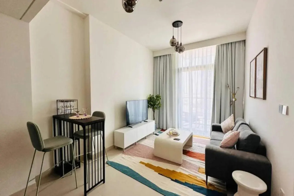 Luxury 1-Bedroom Apartment At Burj Crown.