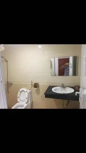 H ng NhAt Hotel