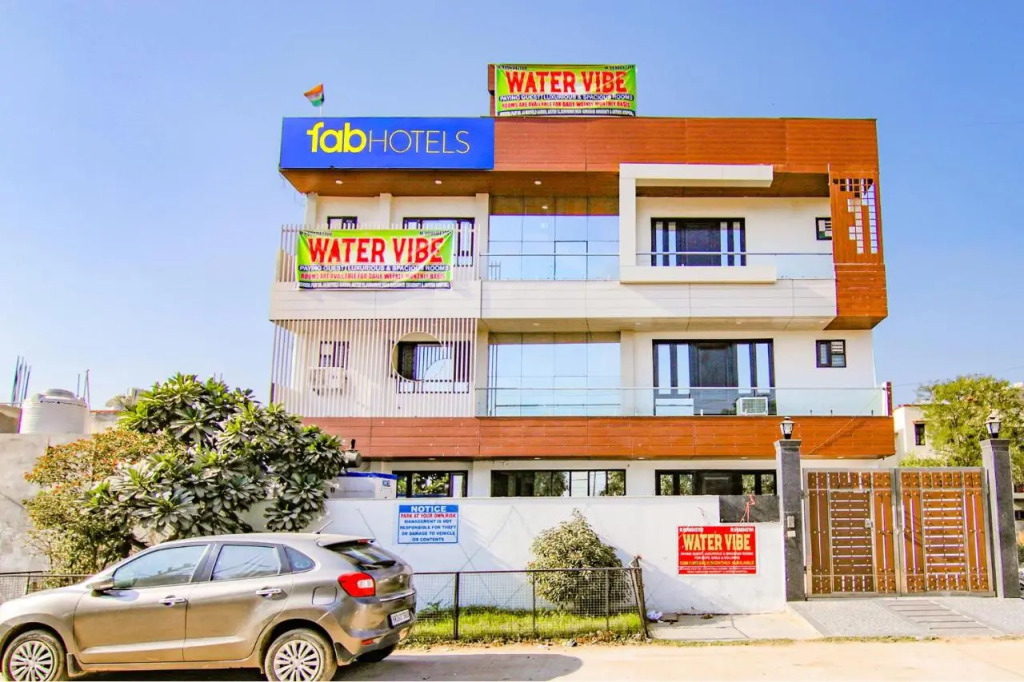 FabHotel Nirvana - 600m from CK Birla Hospital Gurgaon