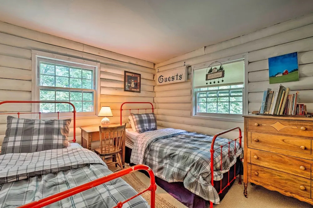 Private Wooded Cabin: 7 Mi to Mount Snow!