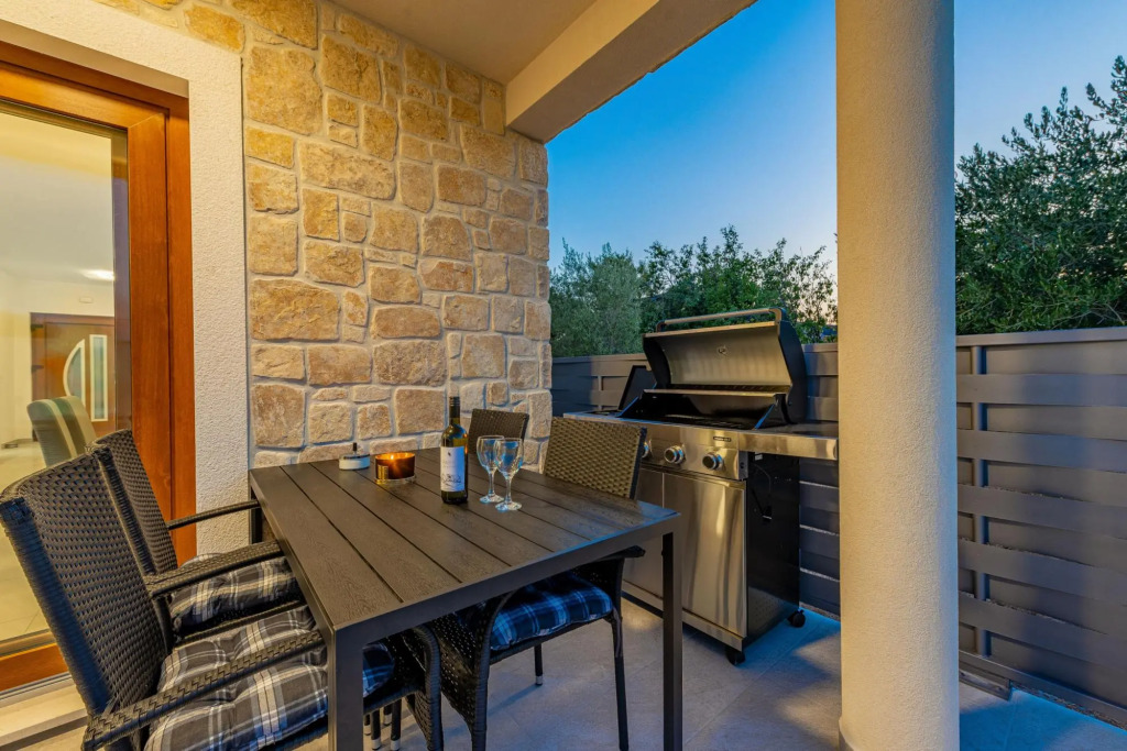 Villa Dina in Zaton with 3 bedrooms and 2 bathrooms