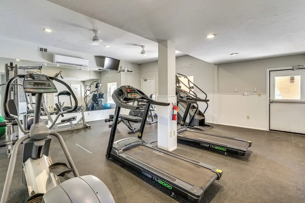 Mtn-view Townhome w/ Pools: 5 Mi to Sabino Canyon!