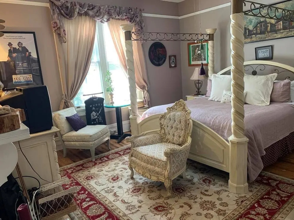 Inn Upon Moon River Plantation