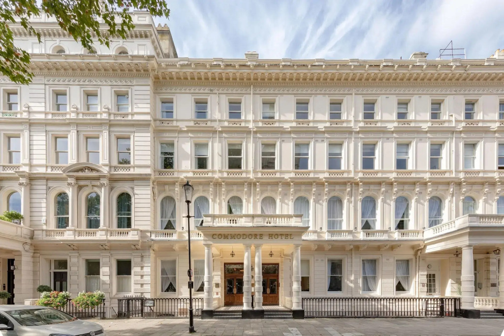 Commodore Hotel
