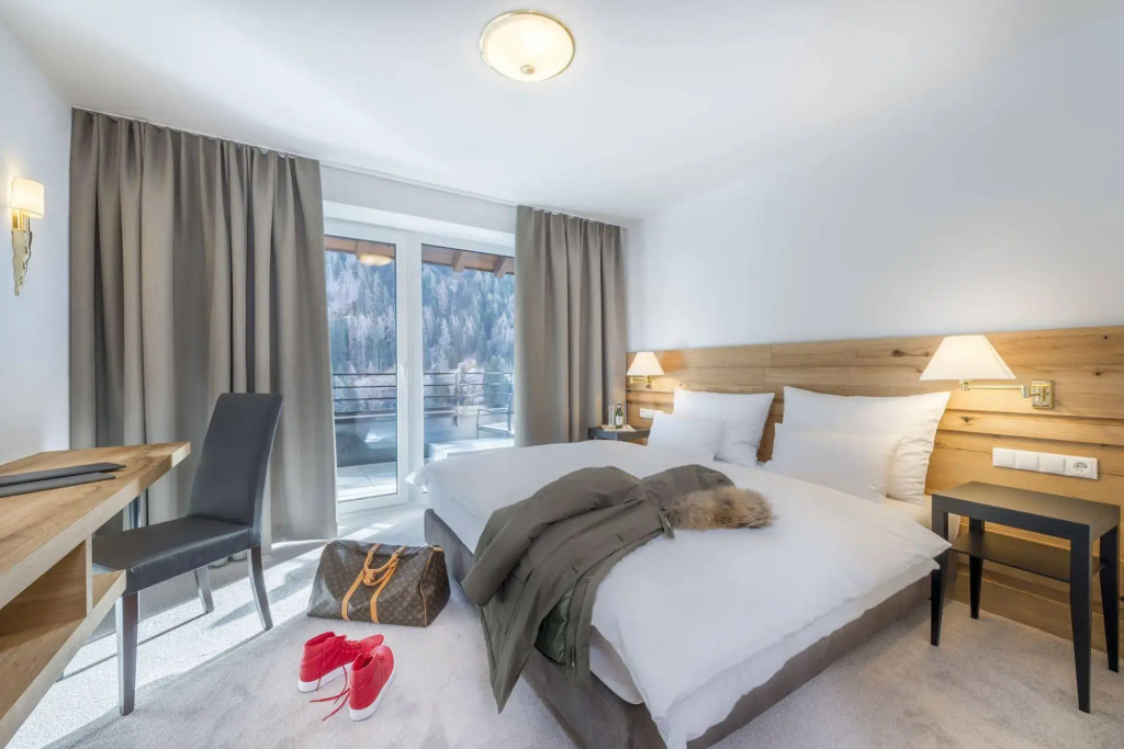 Heart Hotel Grischuna