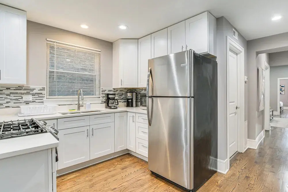 5 Mi to Dtwn: Ukrainian Village Apartment